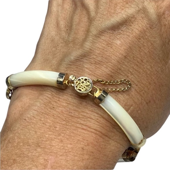 Chinese Symbol Mother
Pearl Link Bracelet Asian Character, Vintage Chinese Luck - Picture 3 of 9